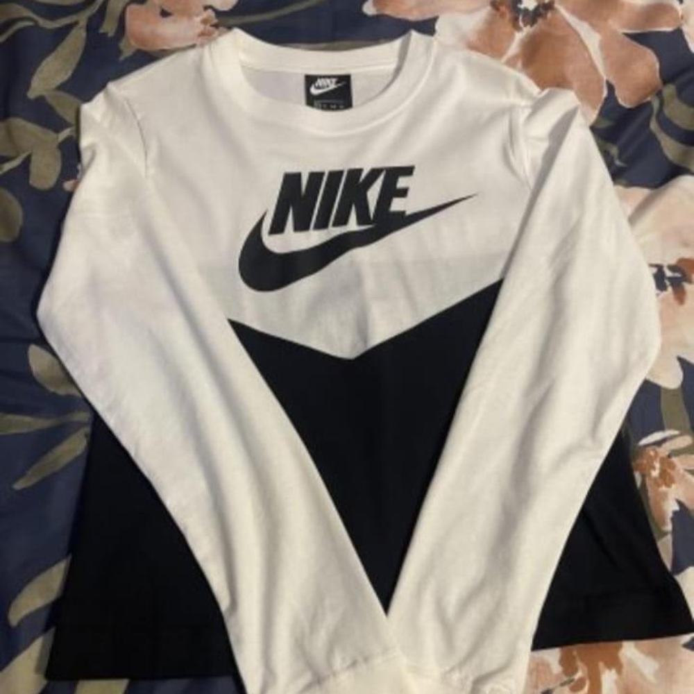 Nike long sleeve shirt size Small